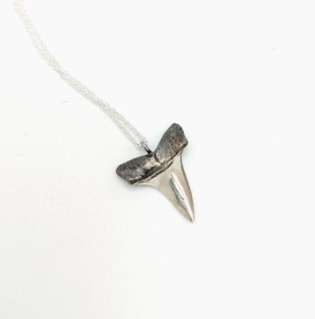 Niho Mako Pendant