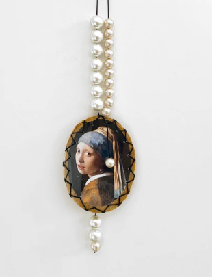 The Girl With So Many Pearls Necklace